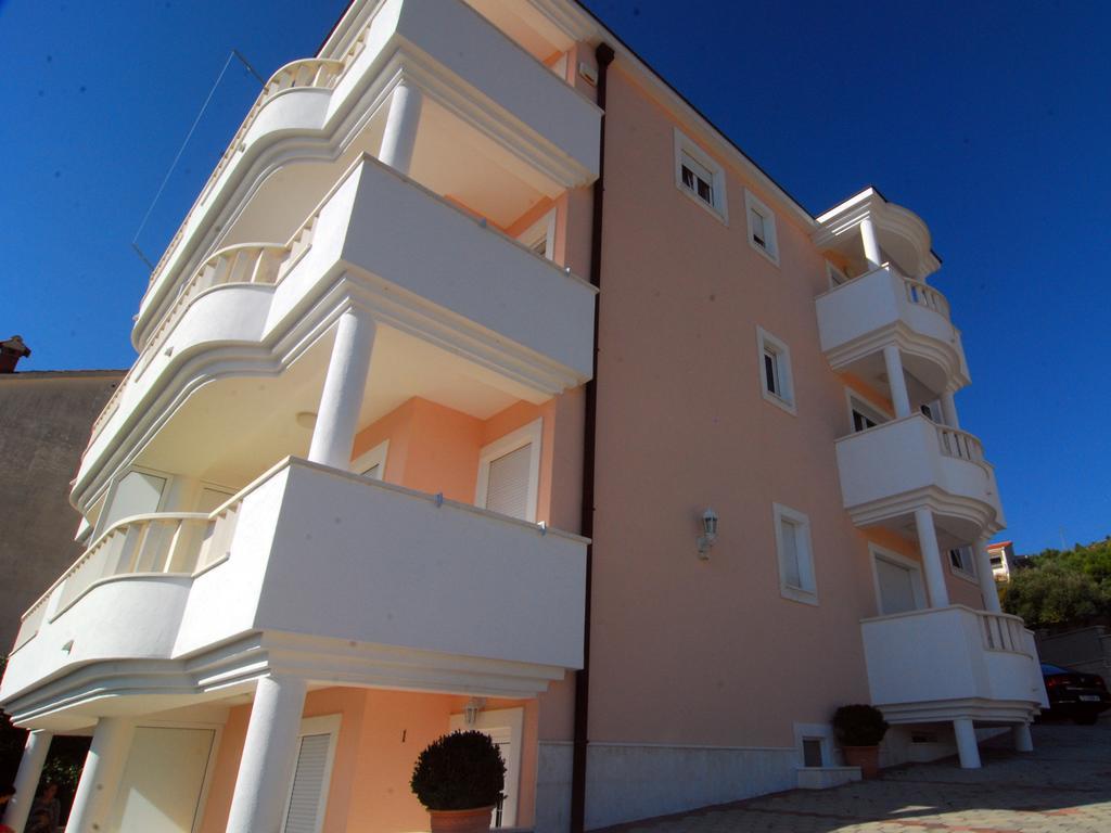 Apartments Barbara Trogir Exterior photo